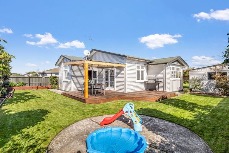 Photo of property in 6 Mortlake Street, Islington, Christchurch, 8042