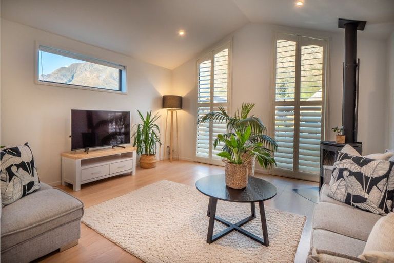 Photo of property in 46 Spur Ridge Rise, Jacks Point, 9371