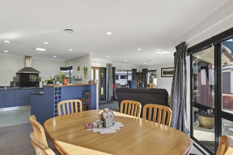 Photo of property in 20 Kowhai Street, Strandon, New Plymouth, 4312