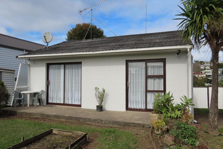 Photo of property in 46 Larne Avenue, Pakuranga Heights, Auckland, 2010
