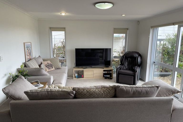 Photo of property in 27 Te Atatu Road, Te Atatu South, Auckland, 0610