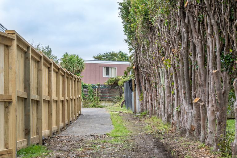 Photo of property in 3a Crompton Road, Massey, Auckland, 0614