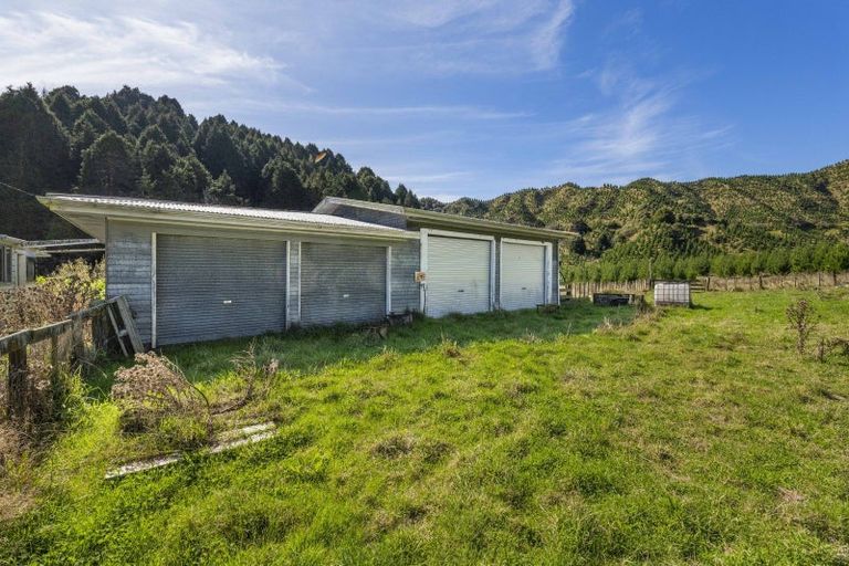 Photo of property in 2560 Rawhitiroa Road, Matemateaonga, Eltham, 4399