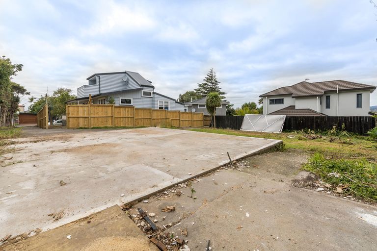 Photo of property in 3a Crompton Road, Massey, Auckland, 0614