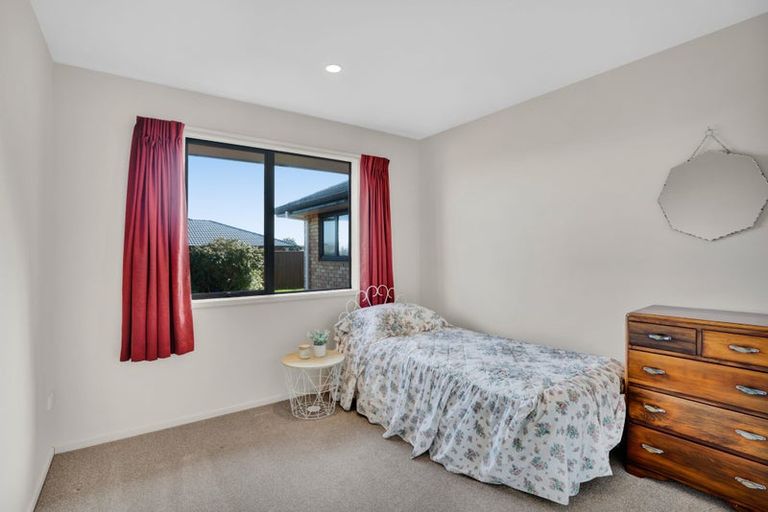 Photo of property in 8 Jules Crescent, Bell Block, New Plymouth, 4312