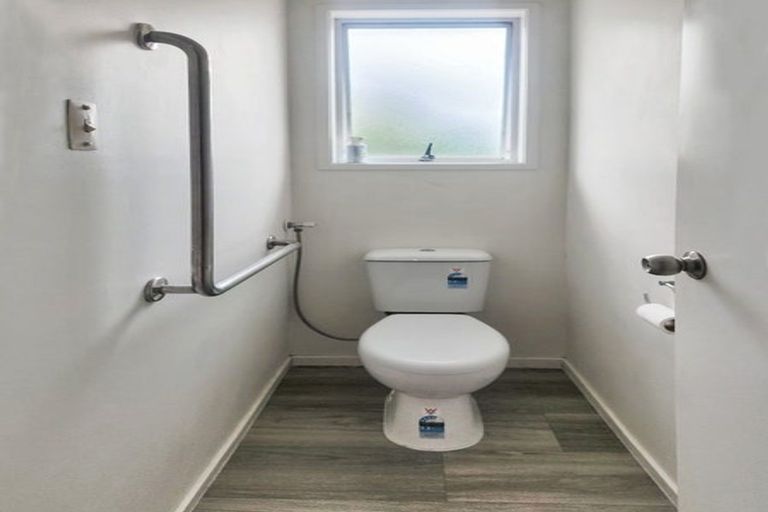 Photo of property in 32 Becker Drive, Weymouth, Auckland, 2103