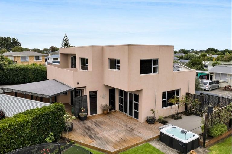 Photo of property in 19 Mccarthy Street, Hawera, 4610