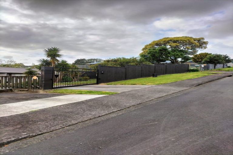 Photo of property in 43 Redwood Drive, Massey, Auckland, 0614