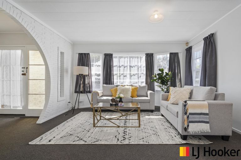 Photo of property in 11 Burndale Terrace, Manurewa, Auckland, 2102