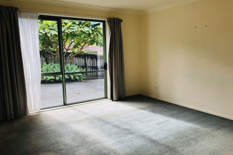 Photo of property in 34 Milan Drive, Glen Eden, Auckland, 0602