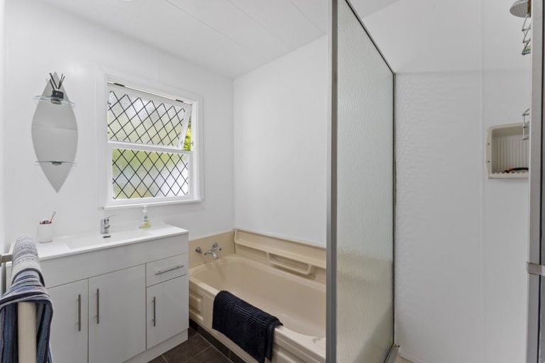 Photo of property in 100 Plateau Road, Te Marua, Upper Hutt, 5018
