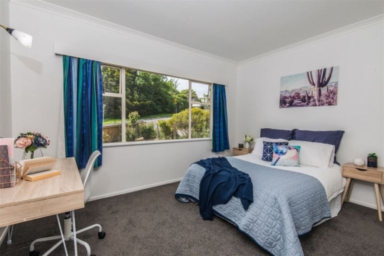 Photo of property in 20 Horokiwi Road West, Newlands, Wellington, 6037