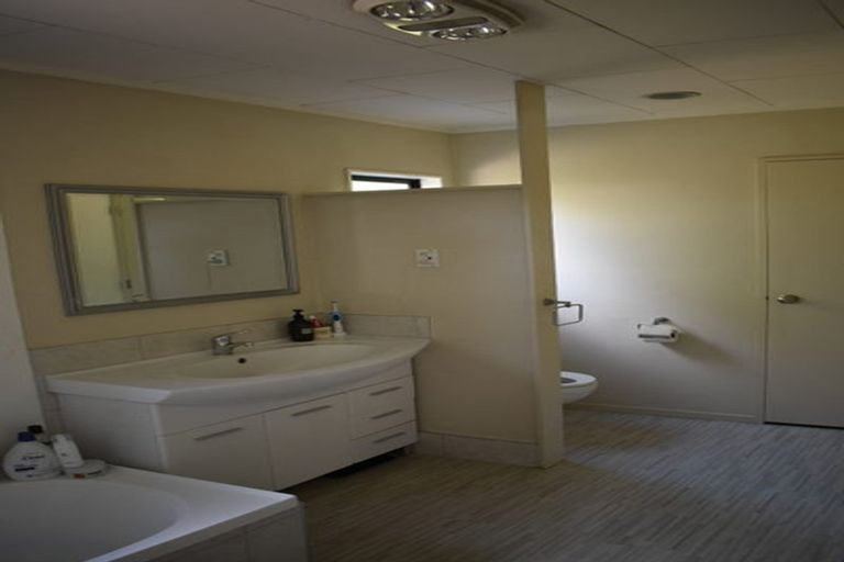 Photo of property in 3/296 Sunset Road, Windsor Park, Auckland, 0632