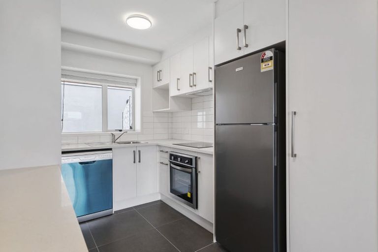 Photo of property in 1n/4045 Great North Road, Glen Eden, Auckland, 0602