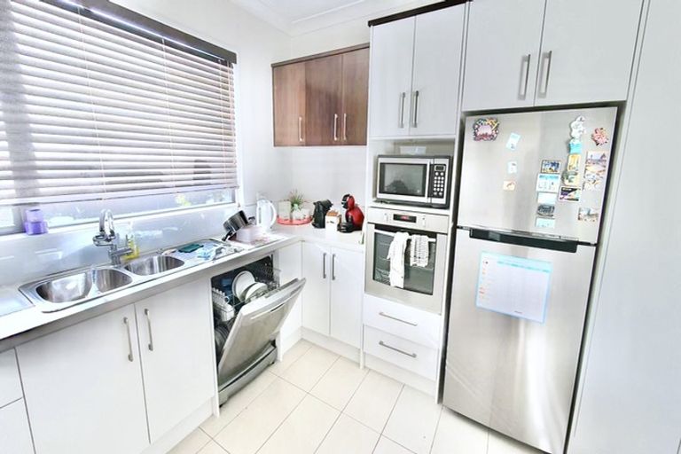 Photo of property in 35 Trotting Terrace, Fairview Heights, Auckland, 0632