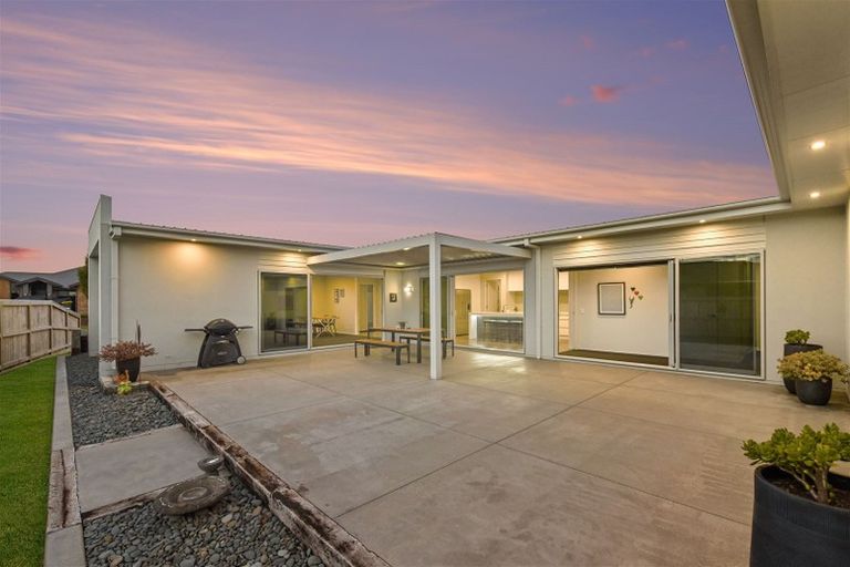 Photo of property in 172 Saint James Drive, Huntington, Hamilton, 3210