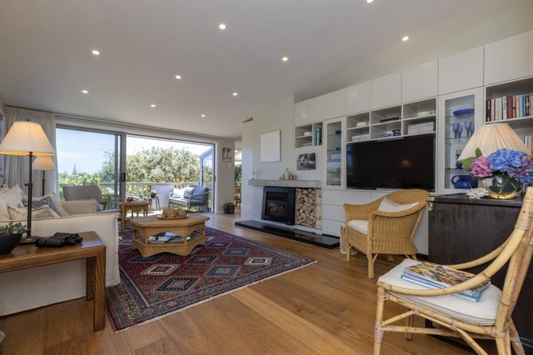 Photo of property in 7 Kawau Grove, Waikanae Beach, Waikanae, 5036