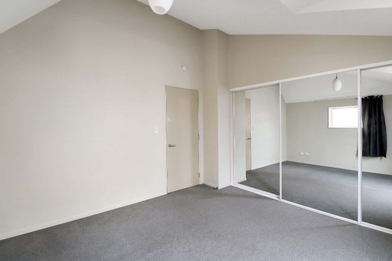 Photo of property in Pirie Street Townhouses, 35/35 Pirie Street, Mount Victoria, Wellington, 6011