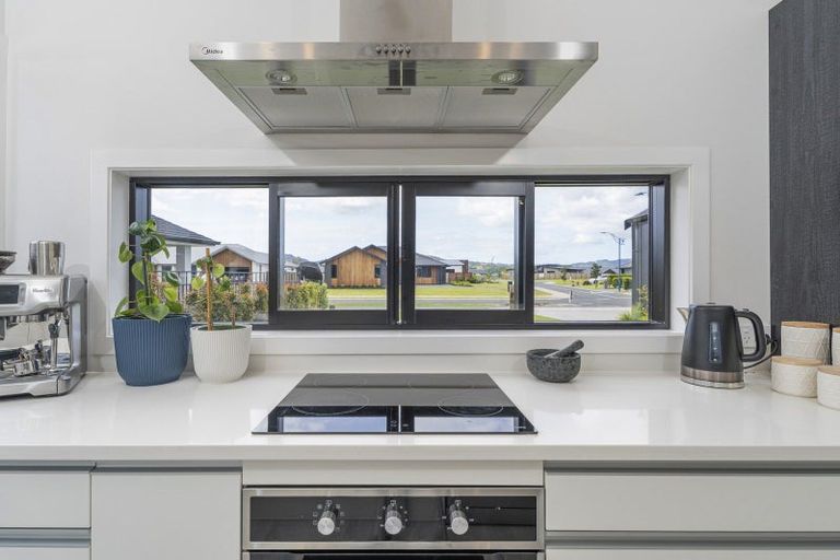 Photo of property in 4 Ngaroma Crescent, Whitianga, 3510