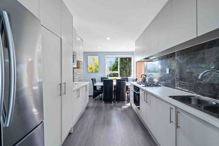 Photo of property in 16 Neems Place, Manurewa, Auckland, 2102