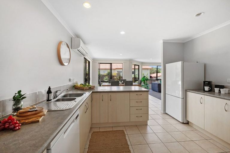 Photo of property in 38 Cabeleigh Drive, Helensville, 0800