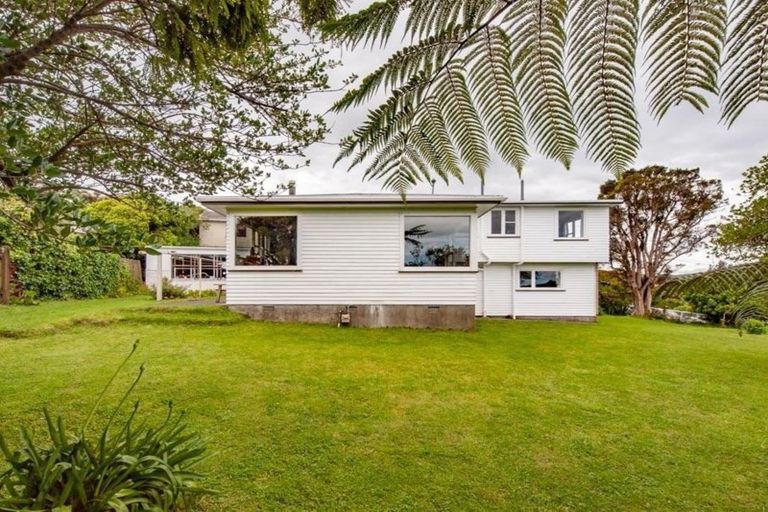 Photo of property in 92 Clifford Road, Johnsonville, Wellington, 6037