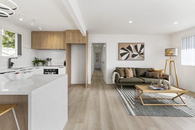 Photo of property in 8 Halloran Place, Massey, Auckland, 0614