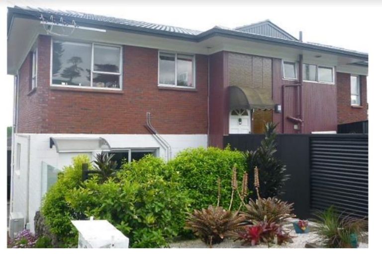 Photo of property in 1/32 Taylor Road, Mangere Bridge, Auckland, 2022