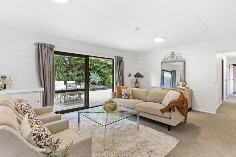 Photo of property in 2 Gosford Drive, Botany Downs, Auckland, 2010