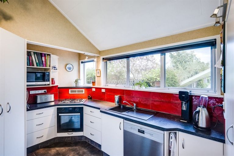 Photo of property in 34 Meeanee Road, Taradale, Napier, 4112