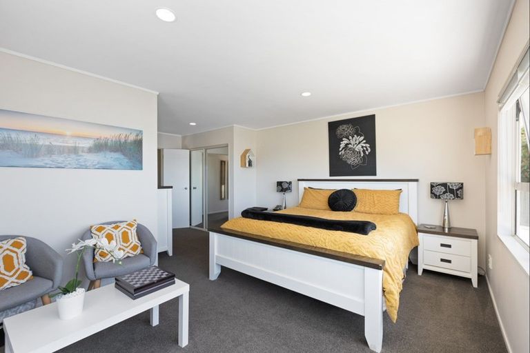 Photo of property in 13 Orewa Heights Crescent, Orewa, 0931