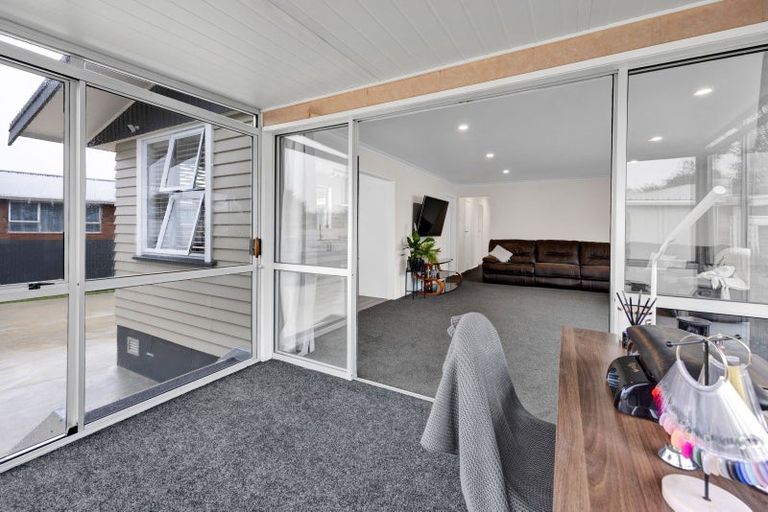 Photo of property in 16 Kauri Street, Merrilands, New Plymouth, 4312