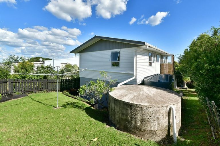 Photo of property in 10 John Road, Stanmore Bay, Whangaparaoa, 0932