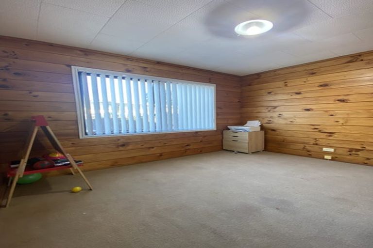 Photo of property in 1/42 Starforth Place, Henderson, Auckland, 0612
