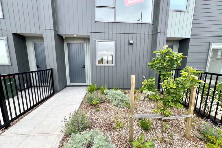 Photo of property in 10 Park Green Avenue, Rosehill, 2113