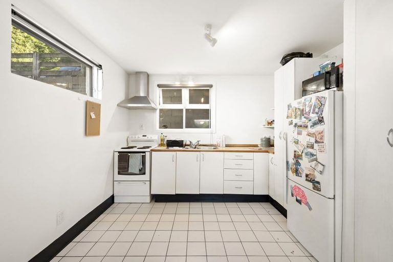 Photo of property in Parkland Flats, 18/51u Adams Terrace, Kelburn, Wellington, 6021