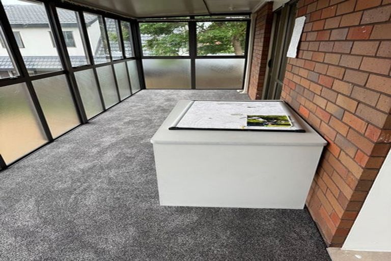 Photo of property in 2/6 Raddock Place, Half Moon Bay, Auckland, 2012