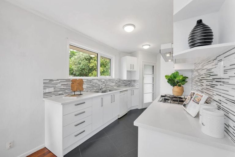 Photo of property in 16 Blue Gum Rise, Sunnyhills, Auckland, 2010