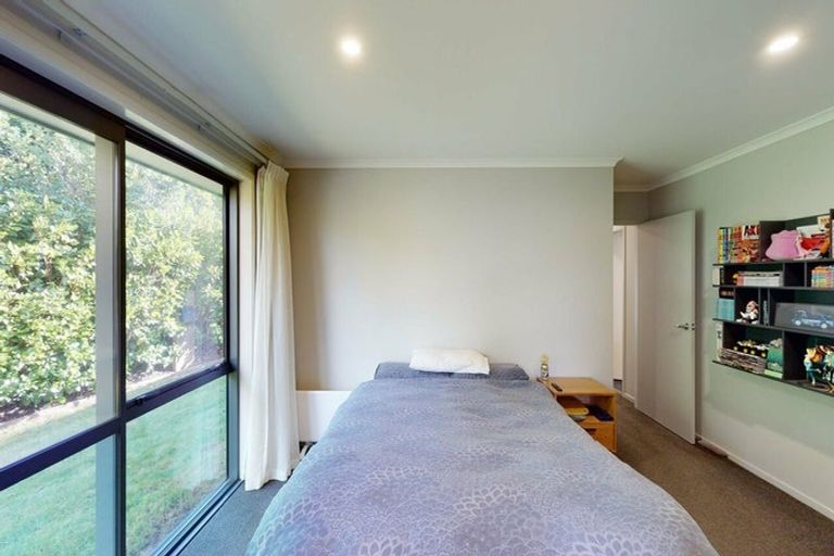 Photo of property in 31 Mooring Close, Whitby, Porirua, 5024