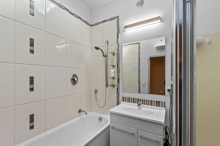 Photo of property in 29 Lyndhurst Road, Te Atatu South, Auckland, 0610