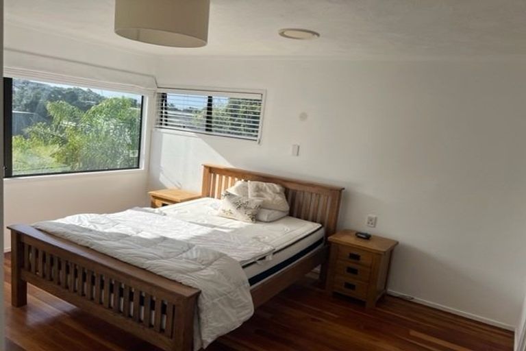 Photo of property in 1/28 Sandown Road, Rothesay Bay, Auckland, 0630