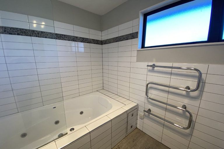 Photo of property in 20 Staysail Place, Whitby, Porirua, 5024