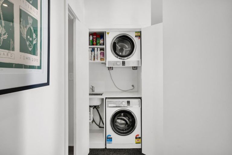 Photo of property in 15 Bracken Street, New Plymouth, 4310