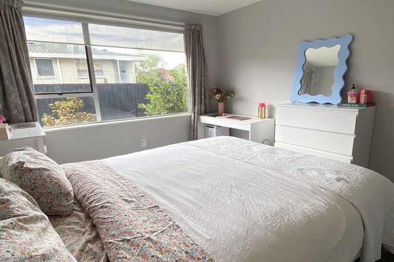 Photo of property in 21 Salford Avenue, Redwood, Christchurch, 8051