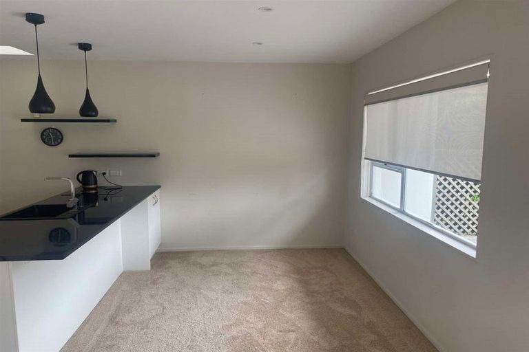 Photo of property in 5i The Esplanade, Eastern Beach, Auckland, 2012