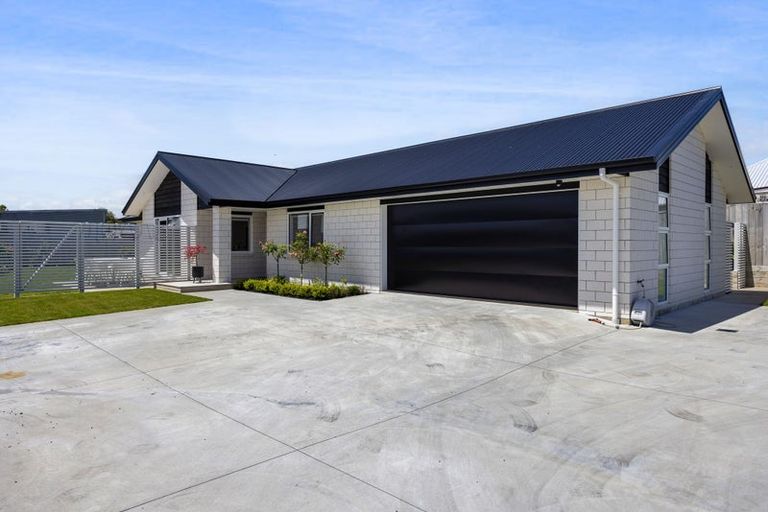 Photo of property in 2 Midsummer Avenue, Stratford, 4332