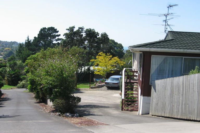 Photo of property in 2/871 East Coast Road, Northcross, Auckland, 0632