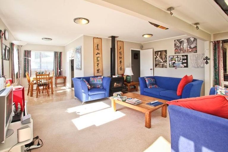 Photo of property in 2/17 Raeben Avenue, Hillcrest, Auckland, 0627