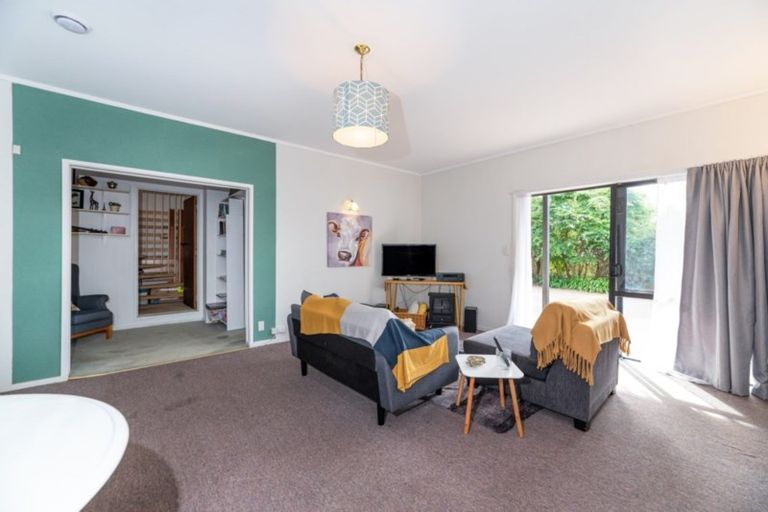 Photo of property in 39 Lastel Place, Shelly Park, Auckland, 2014