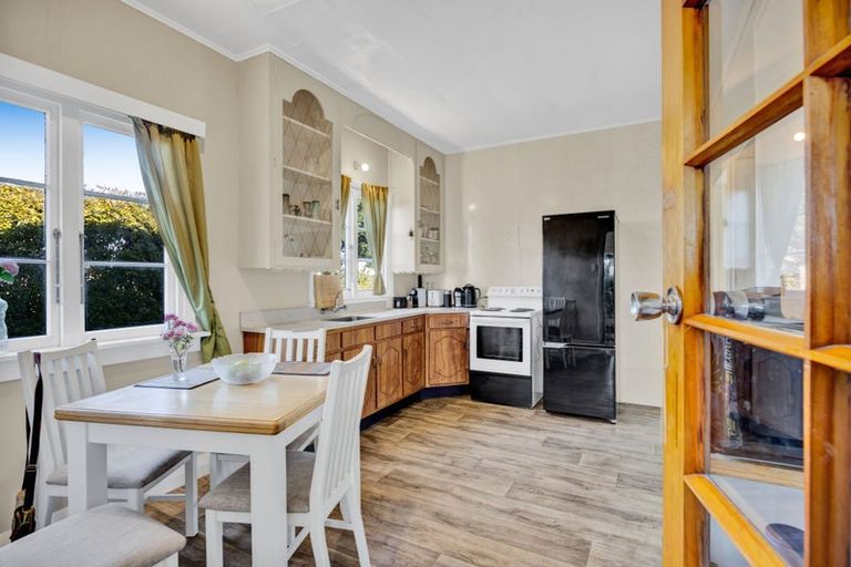 Photo of property in 32 Leicester Street, Patea, 4520